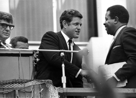 (11380) Senator Ted Kennedy honors Martin Luther King, Jr. (11380) Senator Ted Kennedy honors Martin Luther King, Jr.