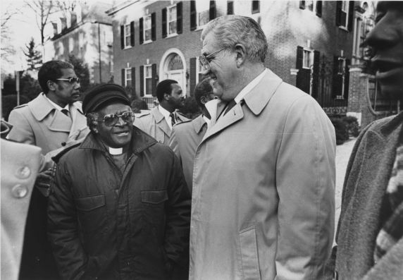 (11483) Desmond Tutu, Owen Bieber, Demonstration, Washington DC, 1986 (11483) Desmond Tutu, Owen Bieber, Demonstration, Washington DC, 1986