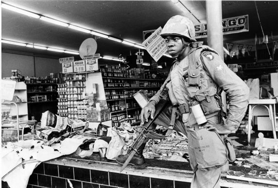 (26126) Riots, Rebellions, U.S. Army Airborne Division, Looting, 1967 (26126) Riots, Rebellions, U.S. Army Airborne Division, Looting, 1967