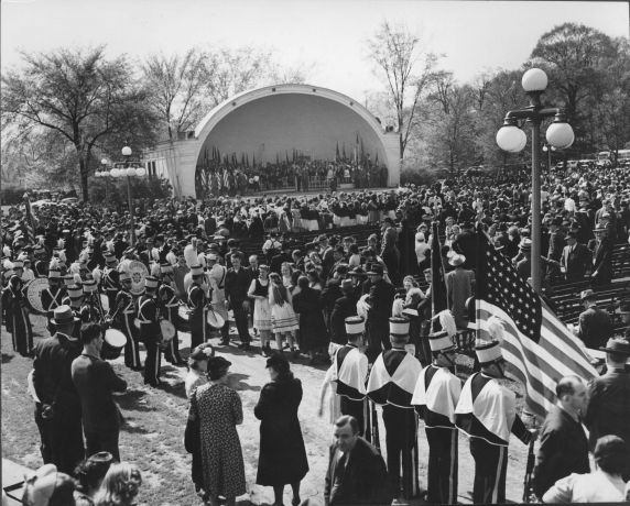 (1725) Parks, Belle Isle, Polish-Americans, Detroit, 1940 (1725) Parks, Belle Isle, Polish-Americans, Detroit, 1940