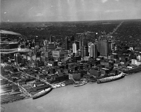 (1732) Skyline, Detroit, Riverfront, Downriver View, 1950 (1732) Skyline, Detroit, Riverfront, Downriver View, 1950