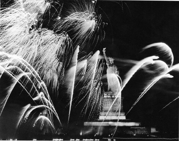(1781) Fireworks, Statue of Liberty, New York, 1986 (1781) Fireworks, Statue of Liberty, New York, 1986