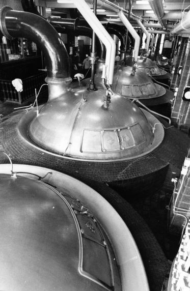 (2355) Buildings, Stroh Brewing Company, Interior, Detroit, 1985 (2355) Buildings, Stroh Brewing Company, Interior, Detroit, 1985