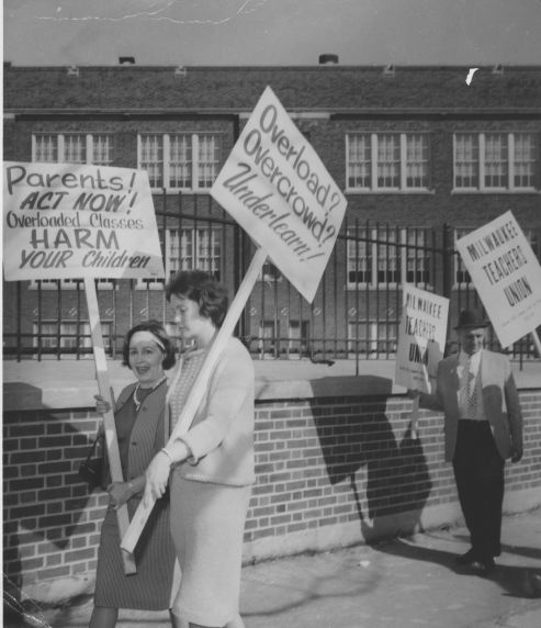 (24680) Picketing, Milwaukee Federation of Teachers, Local 252, AFT (24680) Picketing, Milwaukee Federation of Teachers, Local 252, AFT