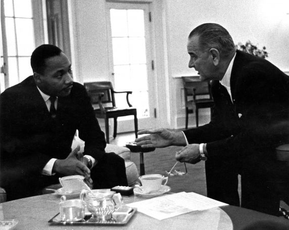 (25575) Civil Rights, White House, King, Johnson, 1965 (25575) Civil Rights, White House, King, Johnson, 1965