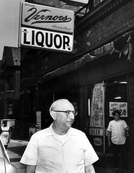 (26004) Riots, Rebellions, Looting, East Side, 1967 (26004) Riots, Rebellions, Looting, East Side, 1967