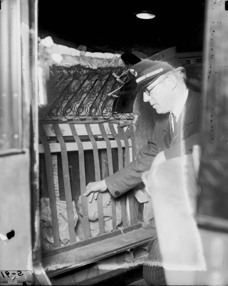 (27823) Prohibition, Smuggling, Automobiles, Detroit, 1920s (27823) Prohibition, Smuggling, Automobiles, Detroit, 1920s