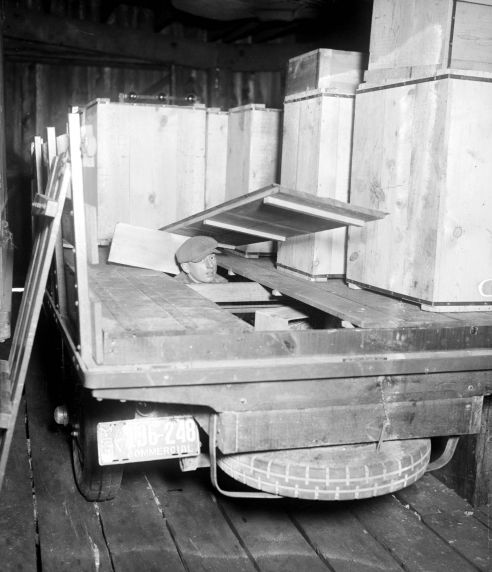 (27828) Prohibition, Smuggling, Automobiles, Detroit, 1920s (27828) Prohibition, Smuggling, Automobiles, Detroit, 1920s