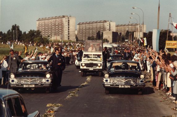 (28359) Pope John Paul II, Papal Visits, Poland, 1980s (28359) Pope John Paul II, Papal Visits, Poland, 1980s