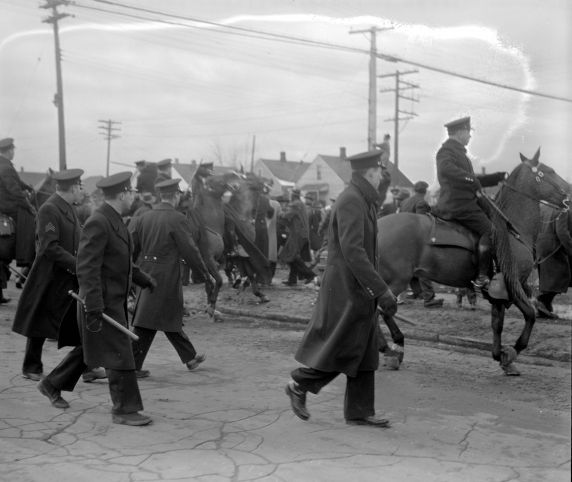 (28645) Riots, Housing, Sojourner Truth, Violence, 1942 (28645) Riots, Housing, Sojourner Truth, Violence, 1942