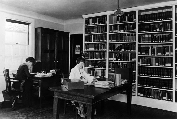 (29183) Female Clerical Workers, circa 1920 (29183) Female Clerical Workers, circa 1920