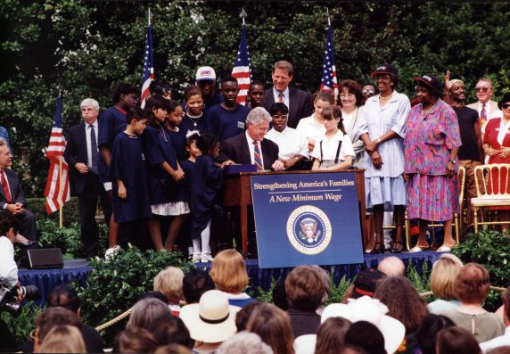(29208) President Bill Clinton signs Minimum Wage Bill, Washington D.C., 1996 (29208) President Bill Clinton signs Minimum Wage Bill, Washington D.C., 1996