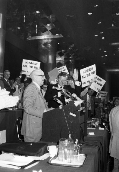 (29266) E. Kennedy, G. Hardy, Convention, New York City, 1980 (29266) E. Kennedy, G. Hardy, Convention, New York City, 1980