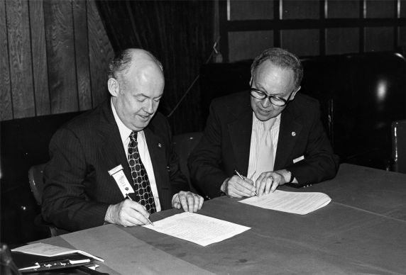 (29285) John Sweeney, Leon Sverdlove, International Jewelry Workers Union Convention and SEIU Merger, 1980 (29285) John Sweeney, Leon Sverdlove, International Jewelry Workers Union Convention and SEIU Merger, 1980