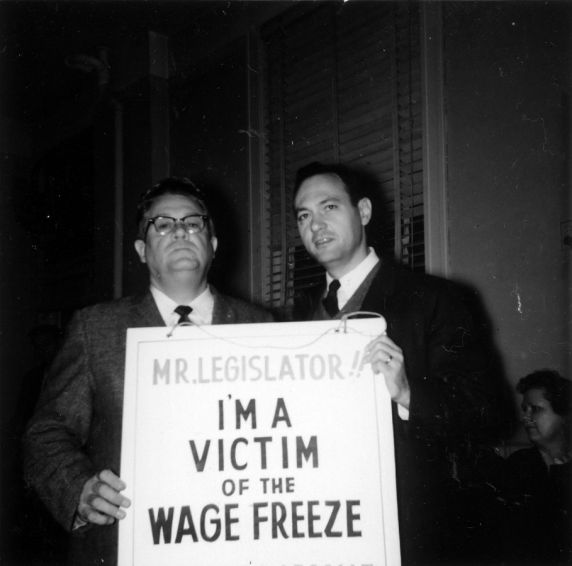 (29671) Illinois Council 34 wage freeze protest (29671) Illinois Council 34 wage freeze protest
