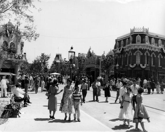 (30587) Disneyland, Main Street, circa 1950s (30587) Disneyland, Main Street, circa 1950s