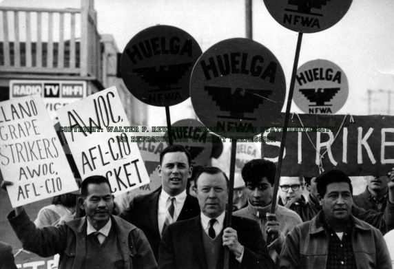 (362) Walter Reuther marches with striking farm workers (362) Walter Reuther marches with striking farm workers