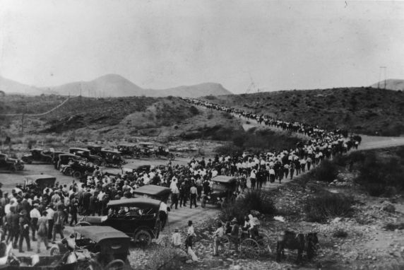 (5822) Deportation of IWW members, March from Bisbee and Lowell, Arizona, 1917 (5822) Deportation of IWW members, March from Bisbee and Lowell, Arizona, 1917