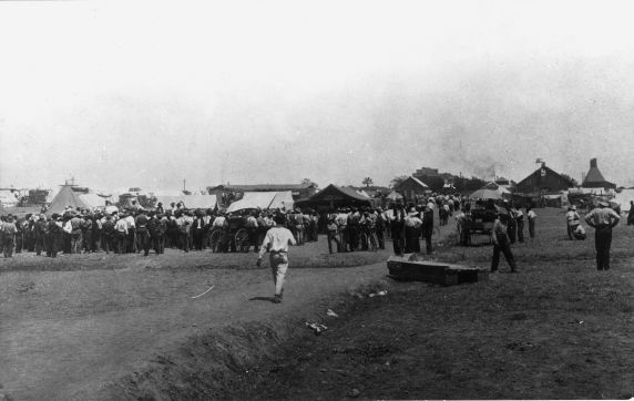(5833) Durst Ranch, Hop Pickers in their camp on strike, Wheatland, California (5833) Durst Ranch, Hop Pickers in their camp on strike, Wheatland, California