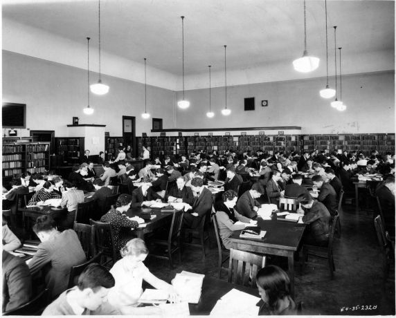 (6676) Libraries, Interiors, Old Main, circa 1935 (6676) Libraries, Interiors, Old Main, circa 1935