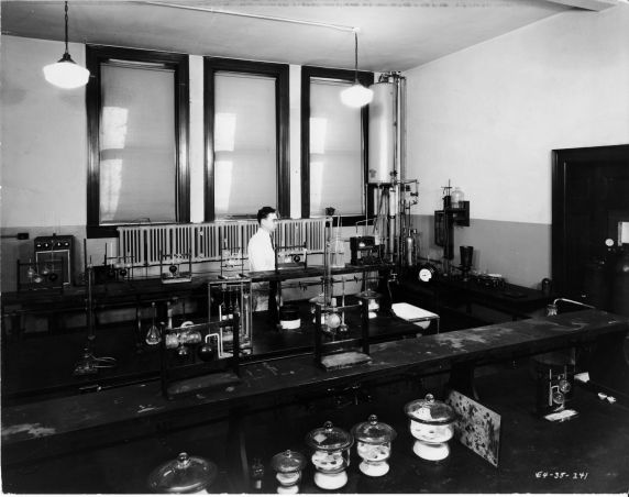 (6680) Classrooms, Interiors, Chemistry Lab, Old Main, c. 1935 (6680) Classrooms, Interiors, Chemistry Lab, Old Main, c. 1935