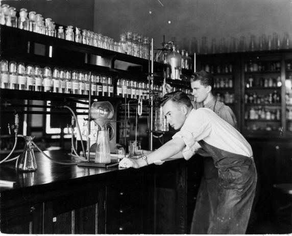 (6685) Classrooms, Interiors, Chemistry Lab, Old Main, c. 1935 (6685) Classrooms, Interiors, Chemistry Lab, Old Main, c. 1935