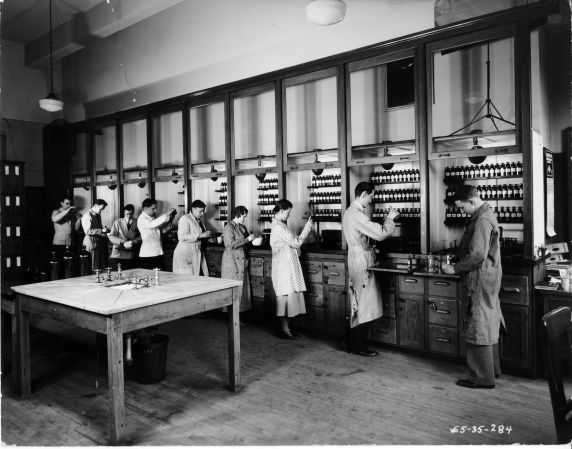 (6685) Classrooms, Interiors, Chemistry Lab, Old Main, c. 1935 (6685) Classrooms, Interiors, Chemistry Lab, Old Main, c. 1935