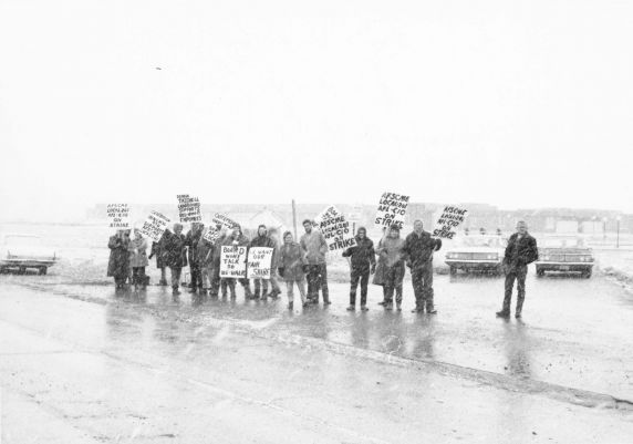 (7507) Peoria workers strike (7507) Peoria workers strike
