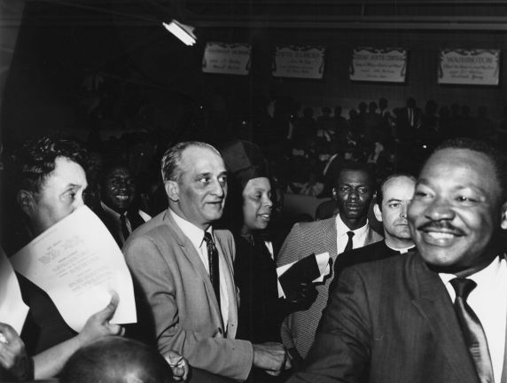 (7529) AFSCME staffers watch King in Memphis (7529) AFSCME staffers watch King in Memphis