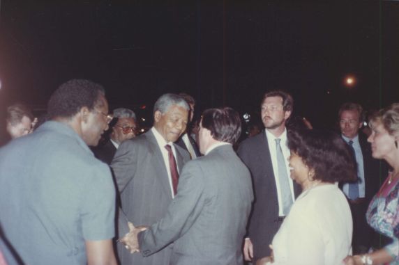 (7536) Mandela arrives, 1990 AFSCME Convention (7536) Mandela arrives, 1990 AFSCME Convention