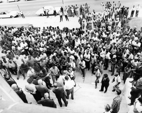 (7578) Strikers question Atlanta mayor (7578) Strikers question Atlanta mayor