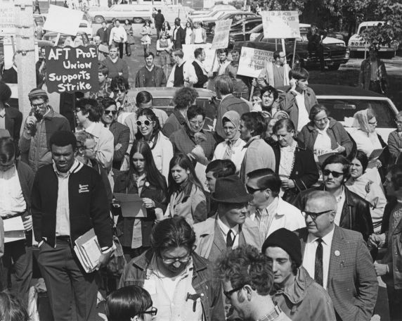 (7582) Northern Illinois University Employees strike (7582) Northern Illinois University Employees strike
