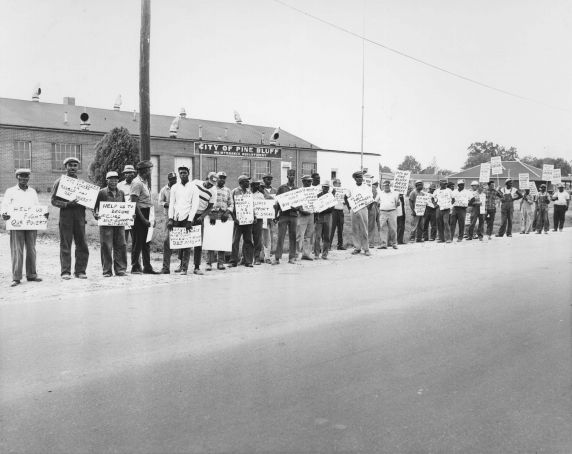 (7584) Pine Bluff, Arkansas Employees picket (7584) Pine Bluff, Arkansas Employees picket