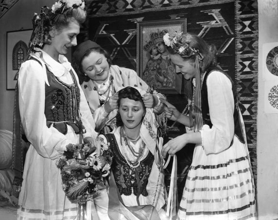 (DN_79567) Ethnic Communities, Polish, Celebrations, Customs, Weddings, 1941 (DN_79567) Ethnic Communities, Polish, Celebrations, Customs, Weddings, 1941