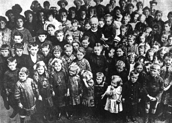 (79828) Ethnic Communities, Belgian, Refugees, World War I, 1915 (79828) Ethnic Communities, Belgian, Refugees, World War I, 1915