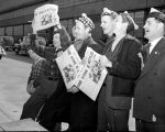 (8405) 1941 Ford Strike, strikers, Dearborn, Michigan (8405) 1941 Ford Strike, strikers, Dearborn, Michigan