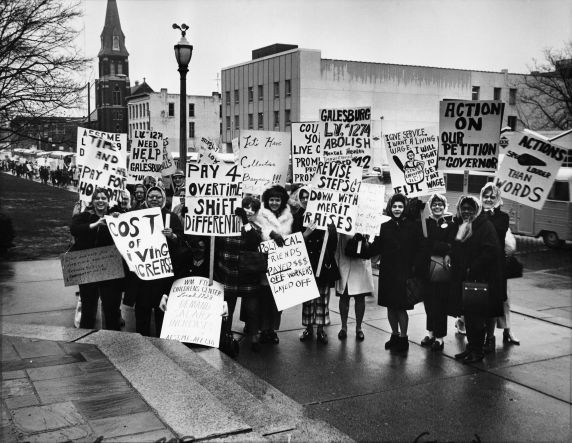 (7666) Springfield, Illinois picket (7666) Springfield, Illinois picket
