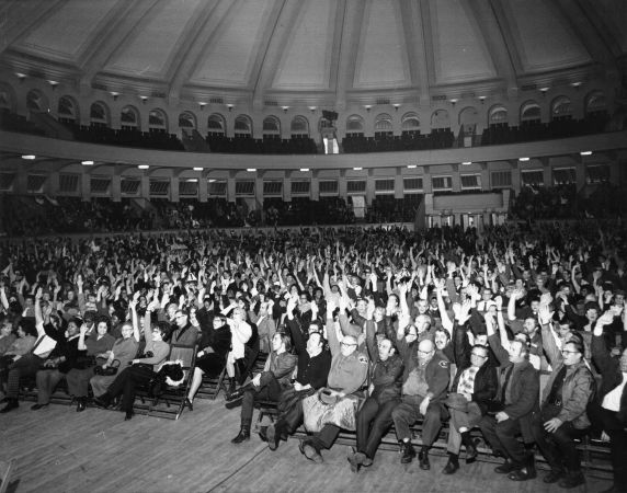 (7670) Milwaukee vote to strike (7670) Milwaukee vote to strike