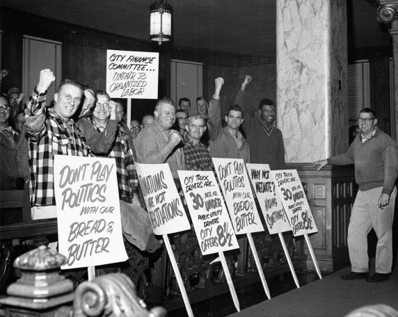 (7671) Milwaukee truckers picket (7671) Milwaukee truckers picket