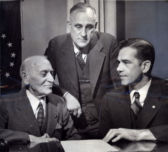 (12269) Milwaukee mayor agrees to end strike (12269) Milwaukee mayor agrees to end strike