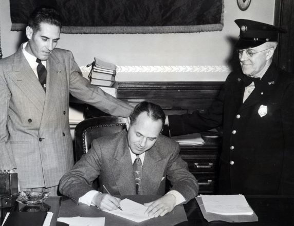 (12268) Wisconsin Governor Signs Bill (12268) Wisconsin Governor Signs Bill