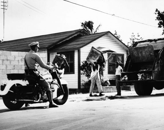(7695) Inmates scabs, Miami (7695) Inmates scabs, Miami