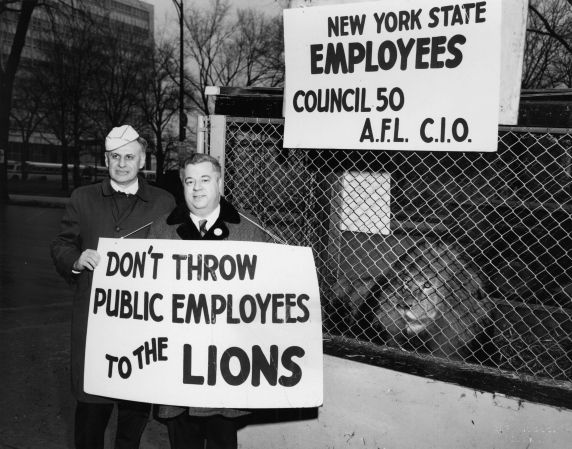 (7693) Lion helps New York Council 50 protest (7693) Lion helps New York Council 50 protest