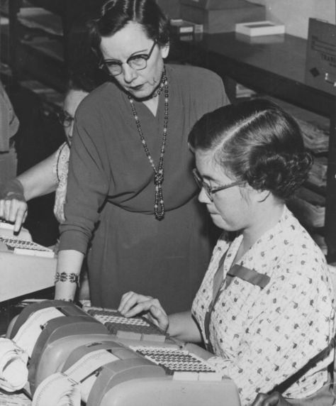 (9707) Office Workers (9707) Office Workers