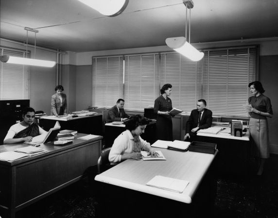 (9971) Office Workers (9971) Office Workers