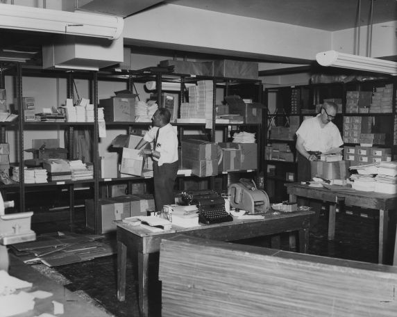 (10135) Storeroom Employees (10135) Storeroom Employees
